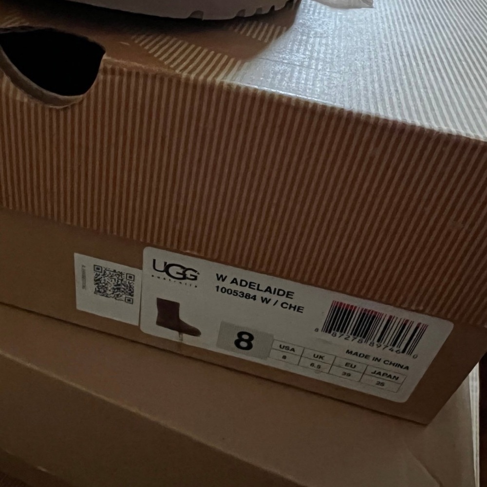 UGG Women's Adelaide Short Boots Size 8 - Picture 6 of 9